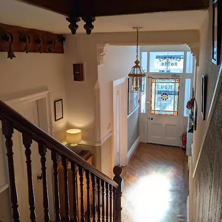 Bed & Breakfast Clarence House 4*