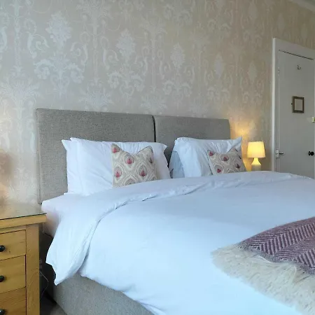 Clarence House 4*