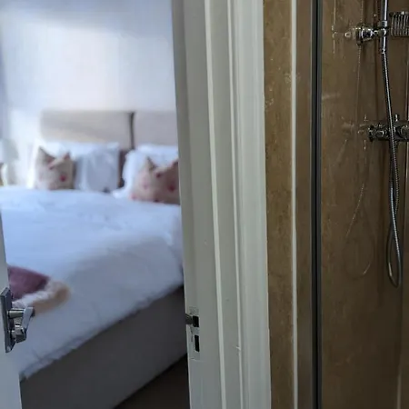 Bed & Breakfast Clarence House 4*