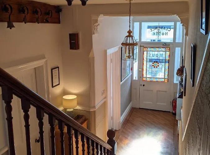 Bed & Breakfast Clarence House 4*