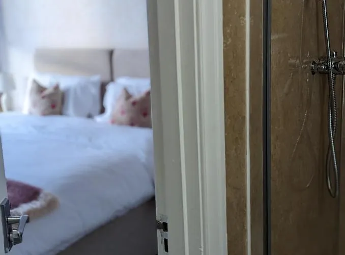 Bed & Breakfast Clarence House 4*